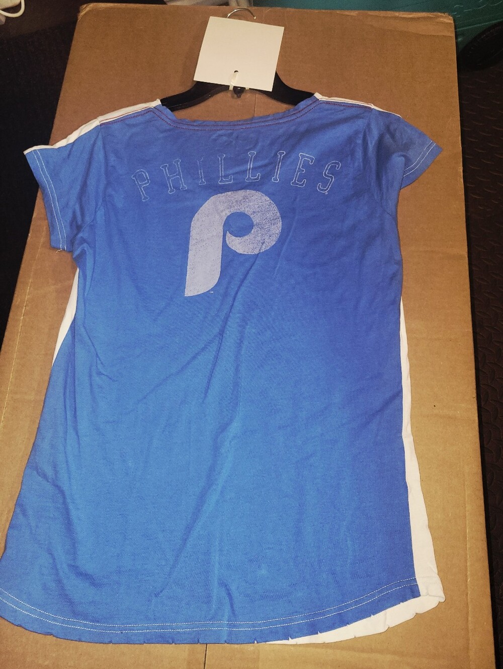 (5) Women's Size Large PHILADELPHIA PHILLIES t-shirts - Picture 3 of 8